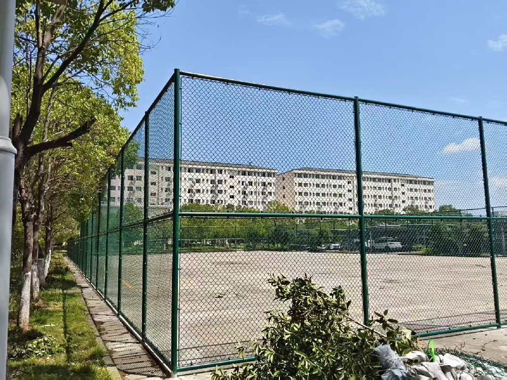 2026 年 9 月翻新运动场护栏，球场围网实体工厂河北，操场护栏生产厂家安平，运动场护栏定制厂家合作建议